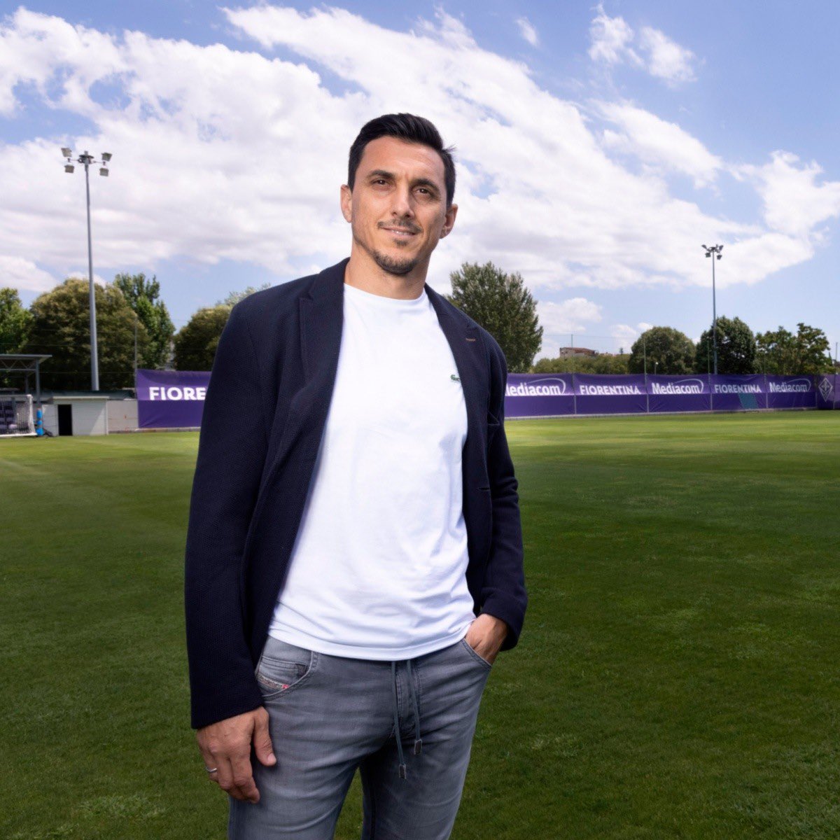 🚨Nicolás Burdisso deja el área técnica de la Fiorentina ya que decidió no renovar su contrato que vence el 30/6. *️⃣Estará junto al equipo hasta el último partido de la temporada y luego buscará nuevos rumbos. En principio, no tiene planes de volver a trabajar en Argentina.