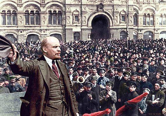 Vladimir Ilich Ulianov Lenin nació el 22 de abril de 1870 en Simbirsk, Rusia. Fue un político, filósofo, revolucionario, teórico político y líder comunista. Fundó el Partido Comunista Ruso y dirigió la Revolución Bolchevique, considerado como el más grande líder revolucionario.