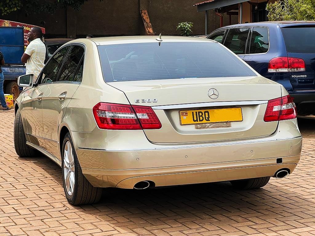 #LimitedOffer
Show up elegantly in one of the outstanding brand, the Mercedes Benz, now at a giveaway price it's the E300 with the lastest number plates.
#Note: Vehicles on offers aren't negotiable or being swapped and better with full payment.

Priced: #Ugx45m