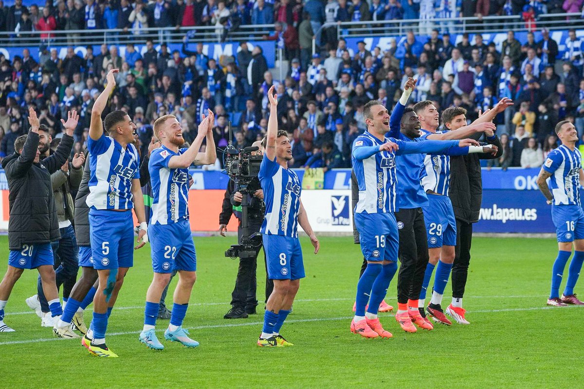 ¡¡Qué importante era volver a sumar los +3!! Enorme trabajo de todos. Paso a paso. 👣 🔵⚪️ #GoazenGlorioso