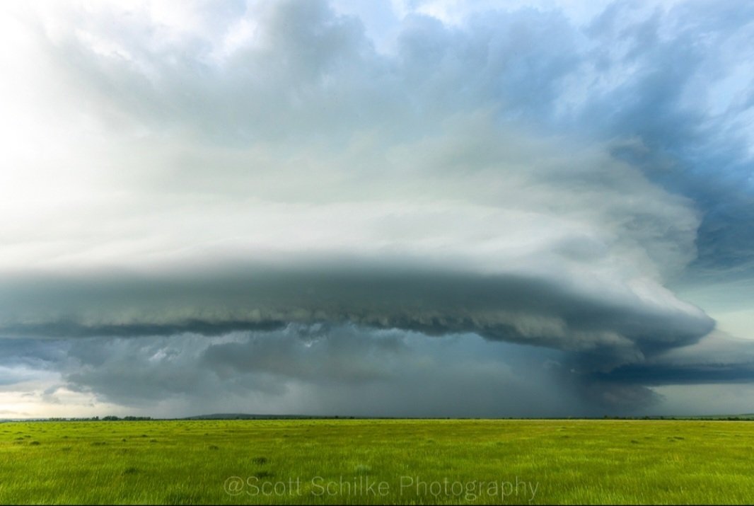 Today is Earth Day 2024! No better way than to celebrate the beauty out on the Great Plains! Let's take better care of our planet! @livestormchasers #EarthDay2024 #Weather #Storms #Supercell #Photography #Earth #greatplains