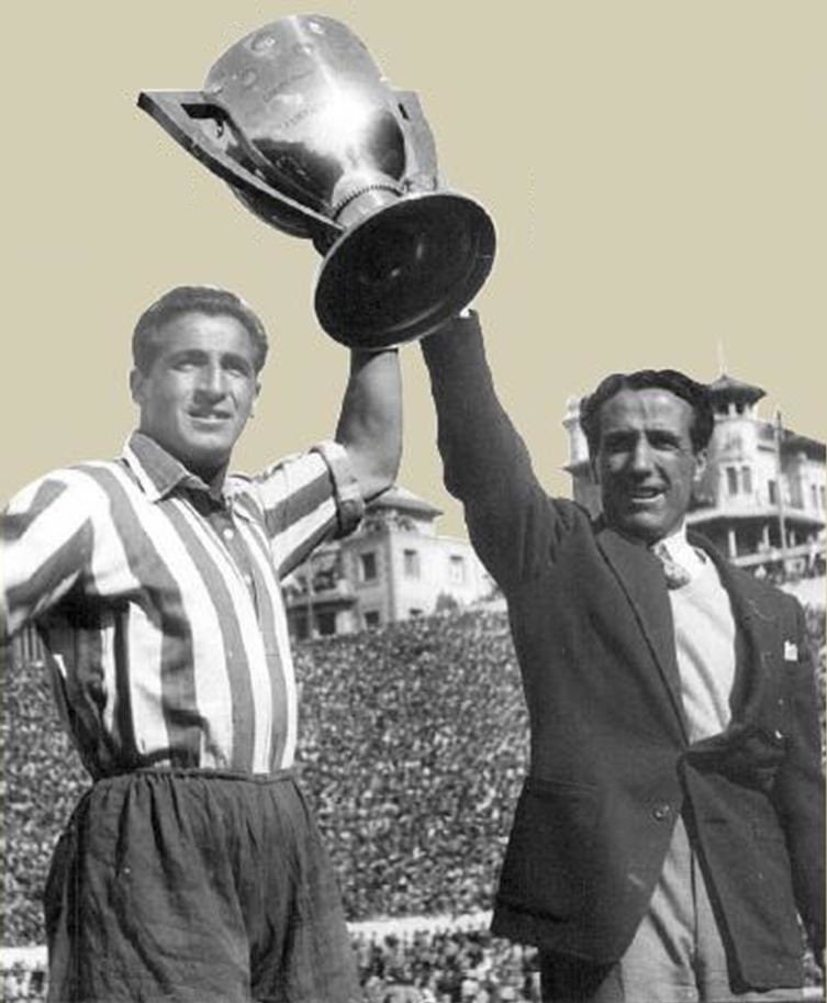 Un gol de nuestra rutilante leyenda, Larbi Ben Barek, supuso el empate con el Sevilla FC: 1-1 en Nervión. Así, el 22 de abril de 1951, llegó a Madrid nuestra cuarta @LaLiga Fue la segunda consecutiva ganada, bajo la dirección del mítico Helenio Herrera. #AúpaAtleti Campeón