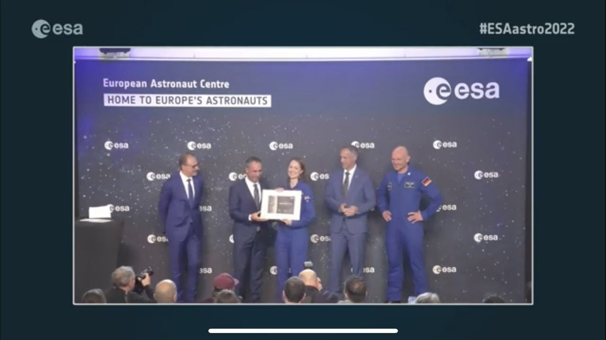 For the first time in history, we have an Australian astronaut. Congratulations @AussieAstroKat and the class of #ESAastro2022! 👩🏼‍🚀🇦🇺💫
