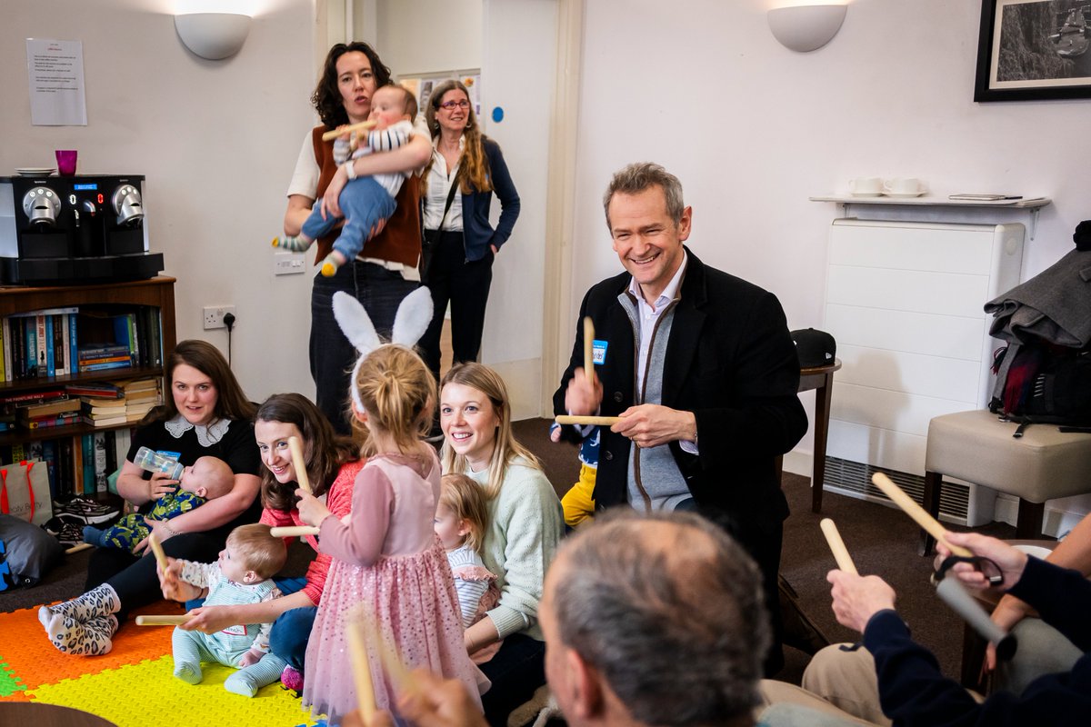Thank you to <a href="/ClassicFM/">Classic FM</a> and <a href="/makenoise/">Global's Make Some Noise</a> for these lovely photos from when <a href="/XanderArmstrong/">Alexander Armstrong</a> dropped by with a lovely surprise for <a href="/Together_Proj/">The Together Project</a> 😍