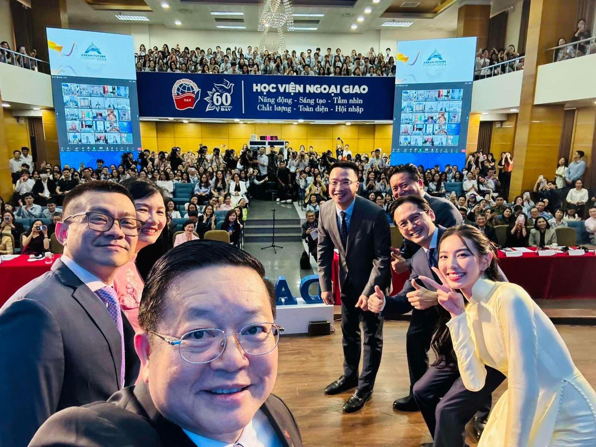 Great start to a series of events within the framework of the ASEAN Future Forum 2024 in Ha Noi. Thank you @ASEAN SG Kao Kim Hourn for inspiring ASEAN Youth, the leaders of tomorrow. @IFPSS_DAV @HungSon_DAV @MOFAVietNam
