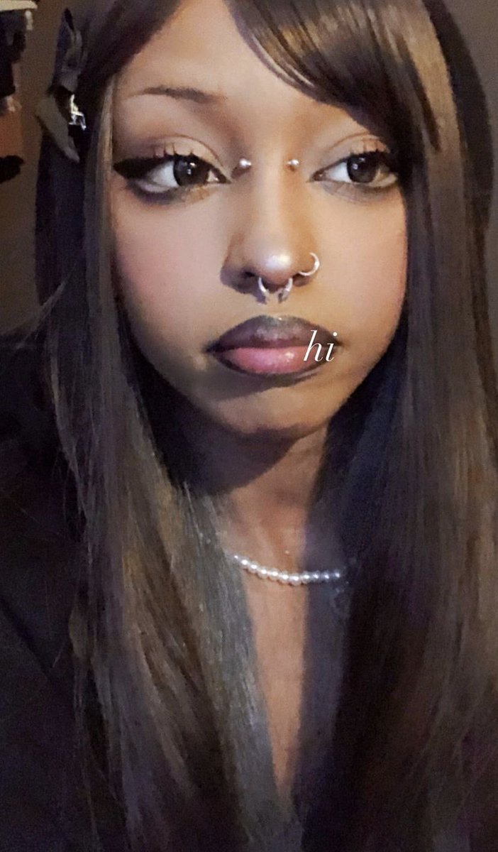 mistyscorpse's tweet photo. CONTACTS this is the thing that really can transform u into a doll. big dark contacts with a dark ring around it sorry idk how to call it ykwim. be careful too ive only worn them once on a special occasion idk everything about contact safety but dont get cheap ones just b safe ୨୧ https://t.co/zv3qzno20y