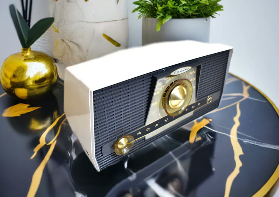 Want some of those #Fallout vibes with a new (old) radio that has Bluetooth? retroradiofarm.com