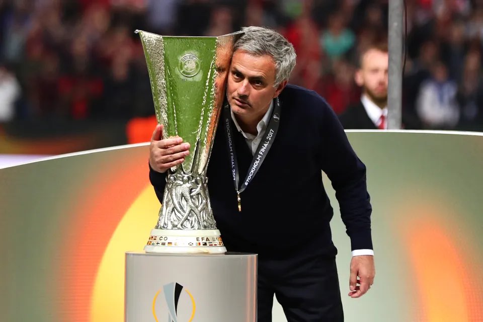 🚨🚨🎙️| Jose Mourinho: 'I won a Europa League final with long balls from Sergio Romero to Marouane Fellaini. Ajax pressing, but pressing oxygen because the ball was not there. Ball to Fellaini’s chest. Play from there. Two-nil. Bring the cup home. Three titles. Disaster of a