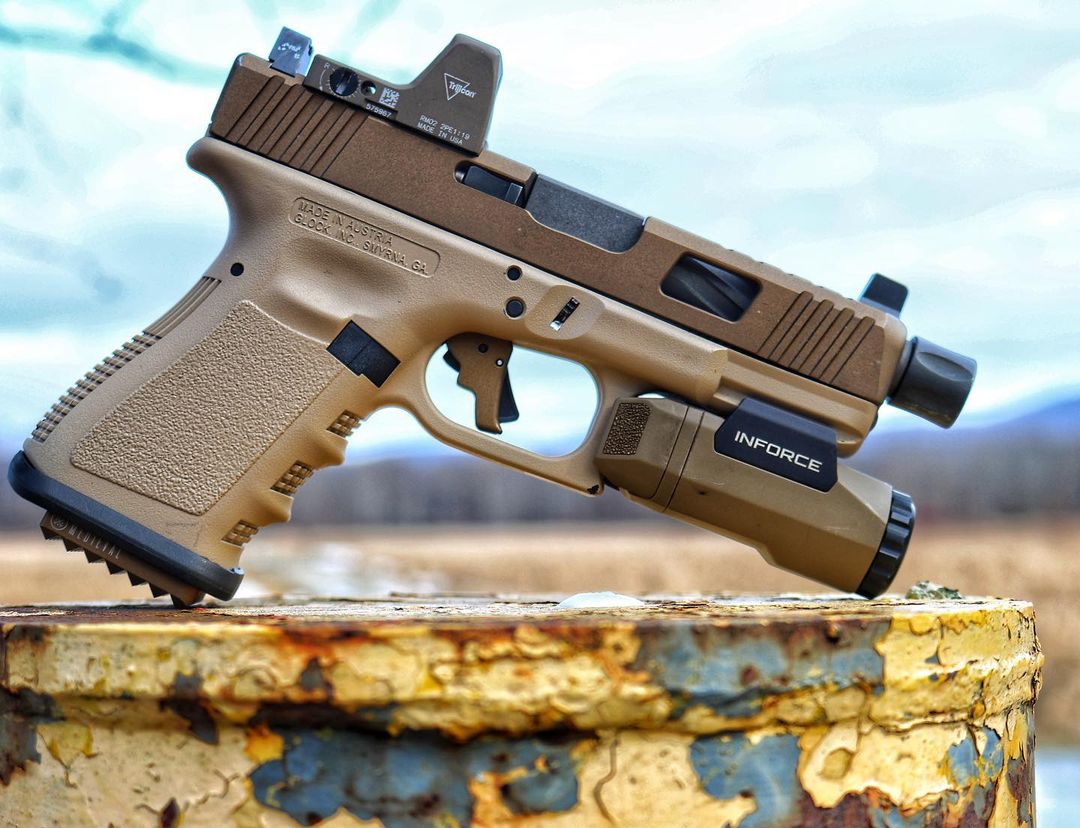 Is today Earth Day or Flat Dark Earth Day? Either way, pick up your brass. 📸 IG: patrol_n_pew #EarthDay #RMR #Trijicon