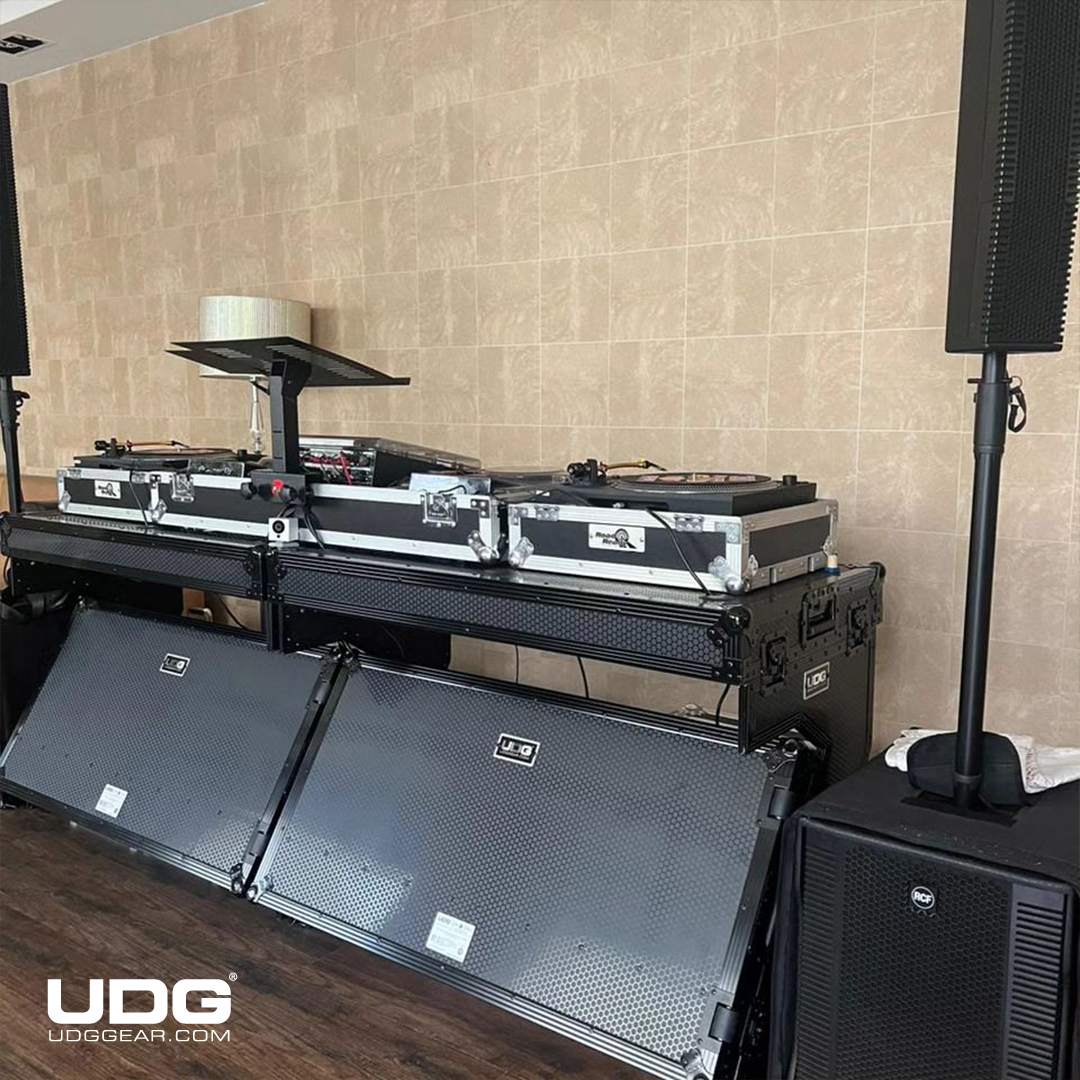DG Ultimate Flight Case Portable Z-Style DJ Table Black Plus (Wheels) 🔌🔥💻 by @djrohanbharadwaj @udggearindia #UDG #UDGGEAR #Deejay #Producer #DJLIFE #UDGonTheRoad #DJonTour #flightcase ##udggearindia #djtable #djsetup #djgear #djset #djlife #djlifestyle #djshop #rekordbox