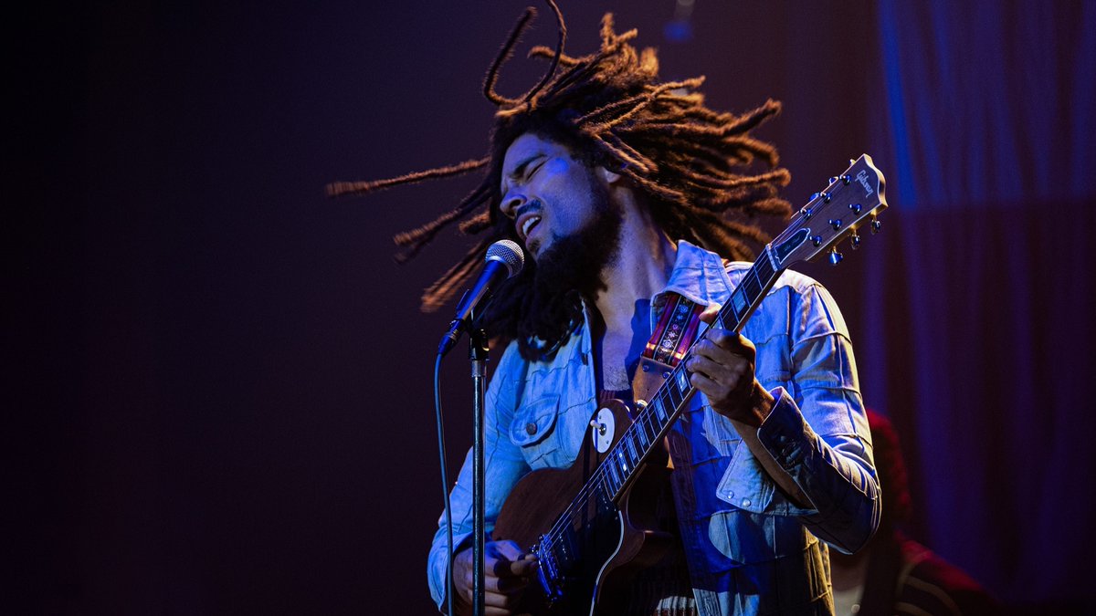 The inspiring story of how one man created timeless music and the journey he took to overcome adversity. Book Bob Marley: One Love today and screen non-theatrically from 27 May. Book here 🎸 buff.ly/3U1jKV2 #Bobmarley #reggaemusic #filmscreening #filmsociety