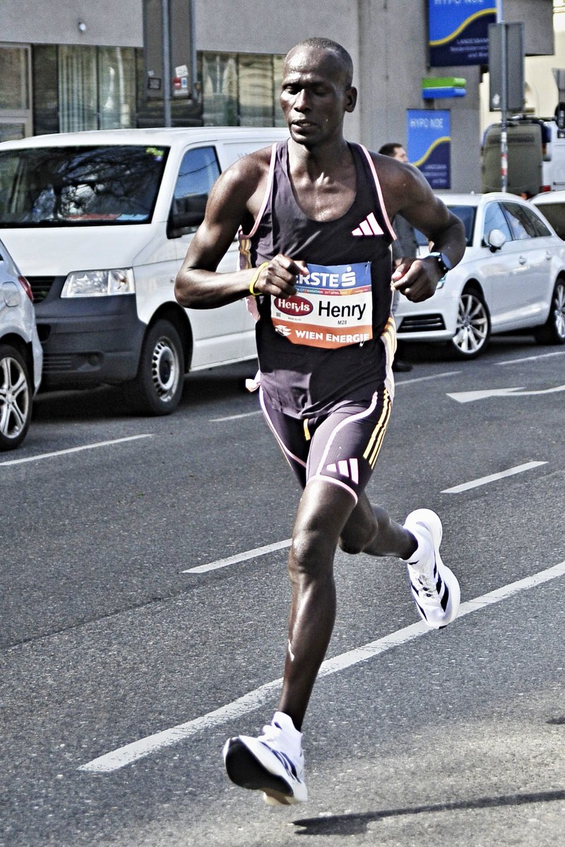 apex_archive's tweet image. #ViennaCityMarathon 2024  

Einsamkeit an der Spitze -und dann am Ende erst recht...

#vcm2024 #marathon #laufen #running #sports #sport #reportage #Läufer