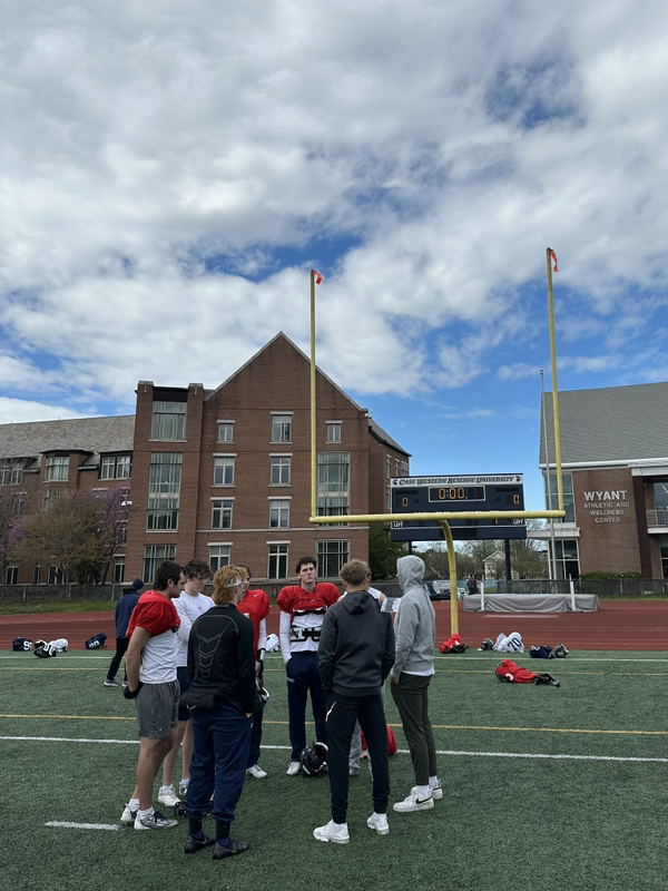 DrewMorgan25's tweet photo. Thank You Coaches @DebeljakGreg @CoachSlesh @drewsax14 for inviting me to @CWRUFootball Junior Day.  I had a great time touring the campus &amp; learning about the school. I appreciate the time talking with coaches &amp; players!  @YHSPatriotsFB @VAQB8 https://t.co/gGNGVOZ5On