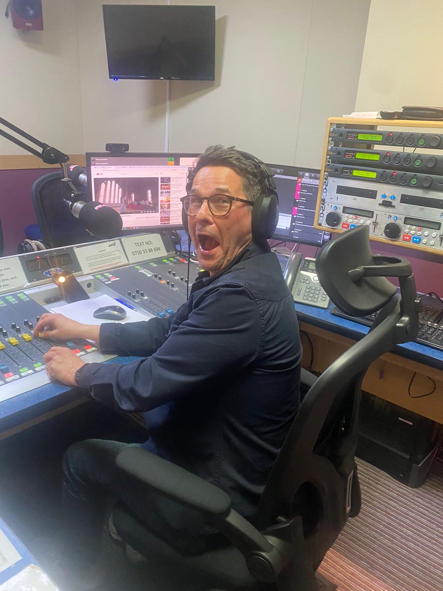 As you can tell, our Chief Medical Officer @drmikestockton was a little bit excited to be on air on Fever FM with hospice trustee @BeingMo at the weekend. Listen from ~39mins: listenagain.canstream.co.uk/feverfm/index.…