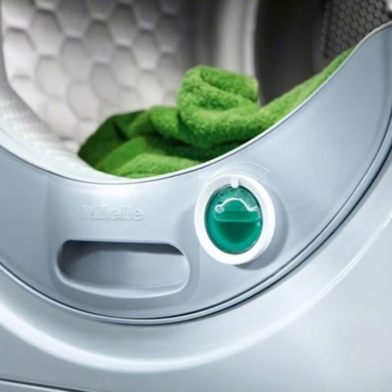 Miele believes your belongings deserve the finest treatment – that’s why they offer cleaning products, specifically formulated for all that life throws your way. bit.ly/MieleLaundryCa… #mieledetergent #ultraphase #specialpurposedetergent #lovelaundry #amazingresults