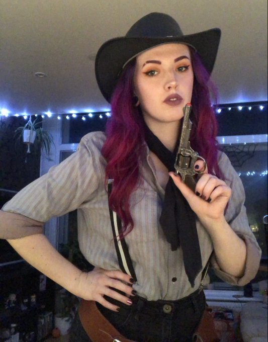 would you let this cowgirl tie you up? https://t.co/VWTuYYq5Mt