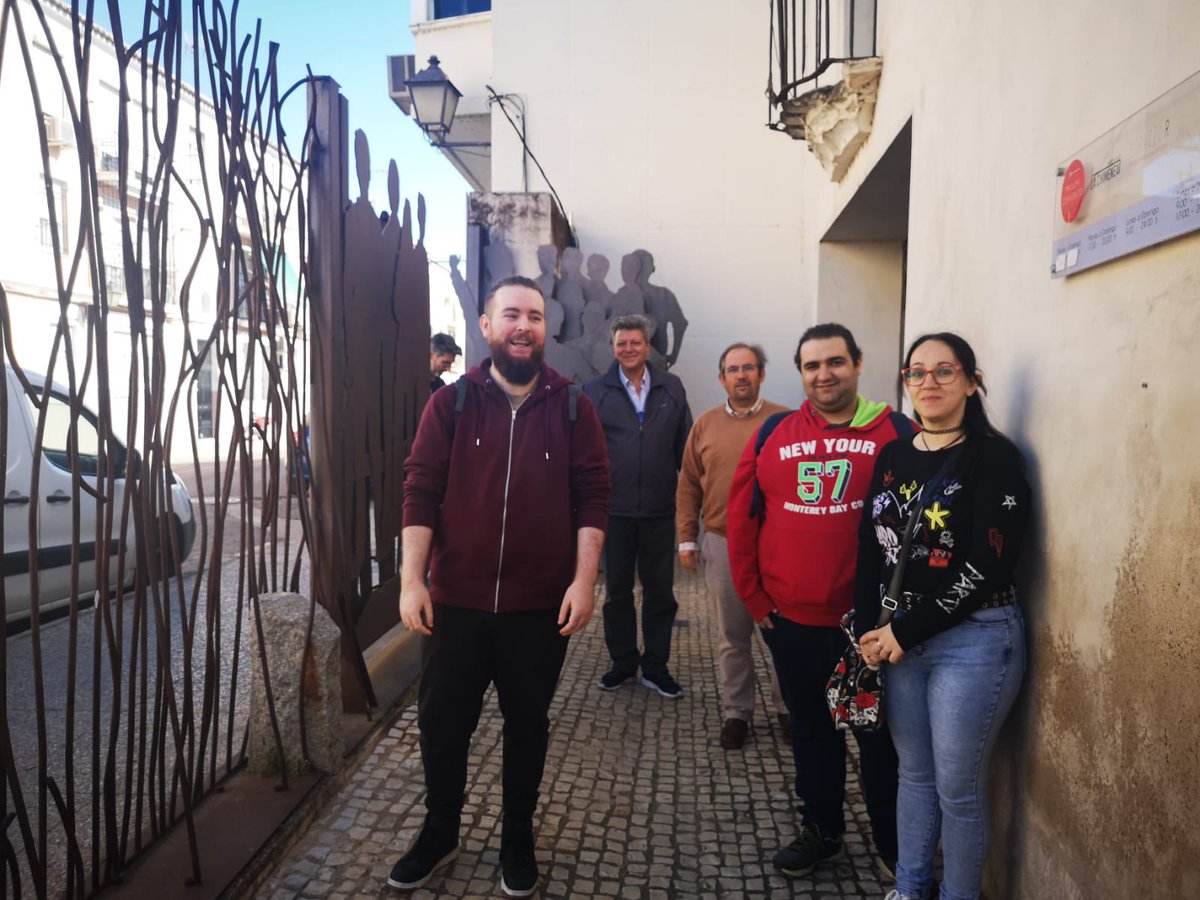 Hoy, el alumnado del Certificado de Profesionalidad de Diseño de Páginas Web, junto a sus profesores Belén y Rubén, han realizado un Escape Room, como ganadores del concurso que nuestro centro organizó el pasado 8 de marzo (Día Internacional de la Mujer)

¡Ha sido genial! 👏🏻
