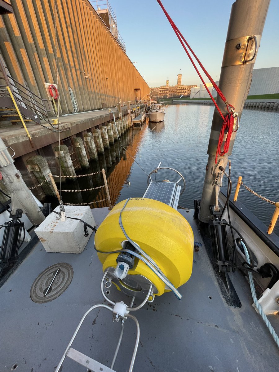 j_worg's tweet photo. Salmon Unlimited buoy 45199 is on her way to Racine for deployment! 

Channeling my inner Girl Scout by making friendship bracelets with some mooring gear while underway. 🤓

@SUWISCONSIN 
@RealGLOS 
@waterscienceUWM https://t.co/lfE1HYgxd5