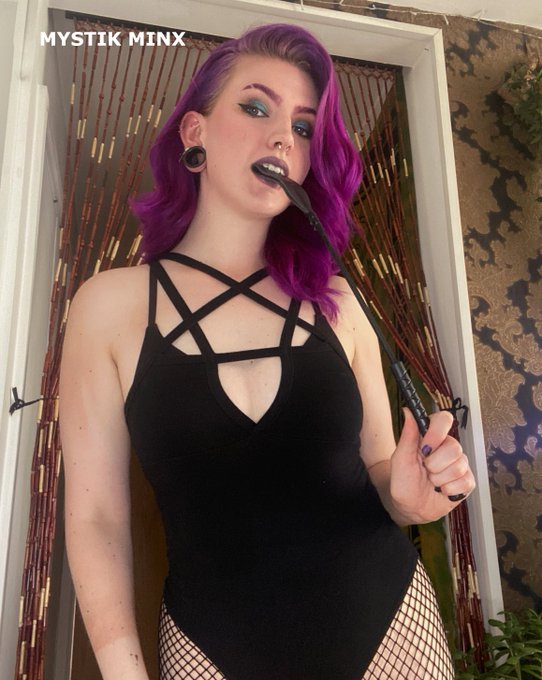 need a spanking from your goth domme? https://t.co/qHcDZmhz8T