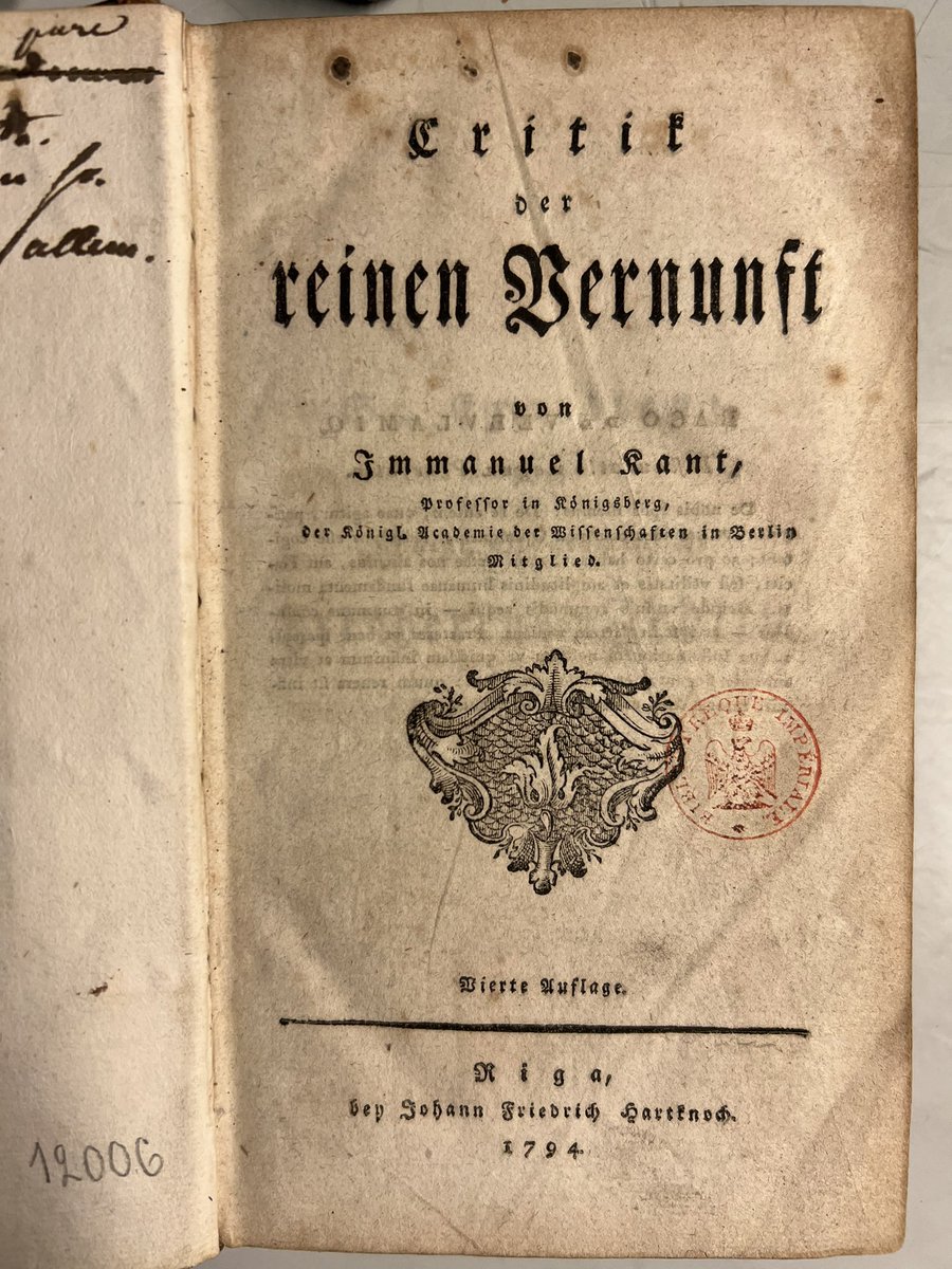 300 ans aujourd’hui ! Un bon anniversaire à Immanuel Kant, né le 22 avril 1724. Pour la célébration, tout en retenue bien sûr, je suis allé feuilleter quelques-unes de ses oeuvres, dans des éditions parues de son vivant, et publiées près de chez lui⤵️ Critique de la Raison pure,