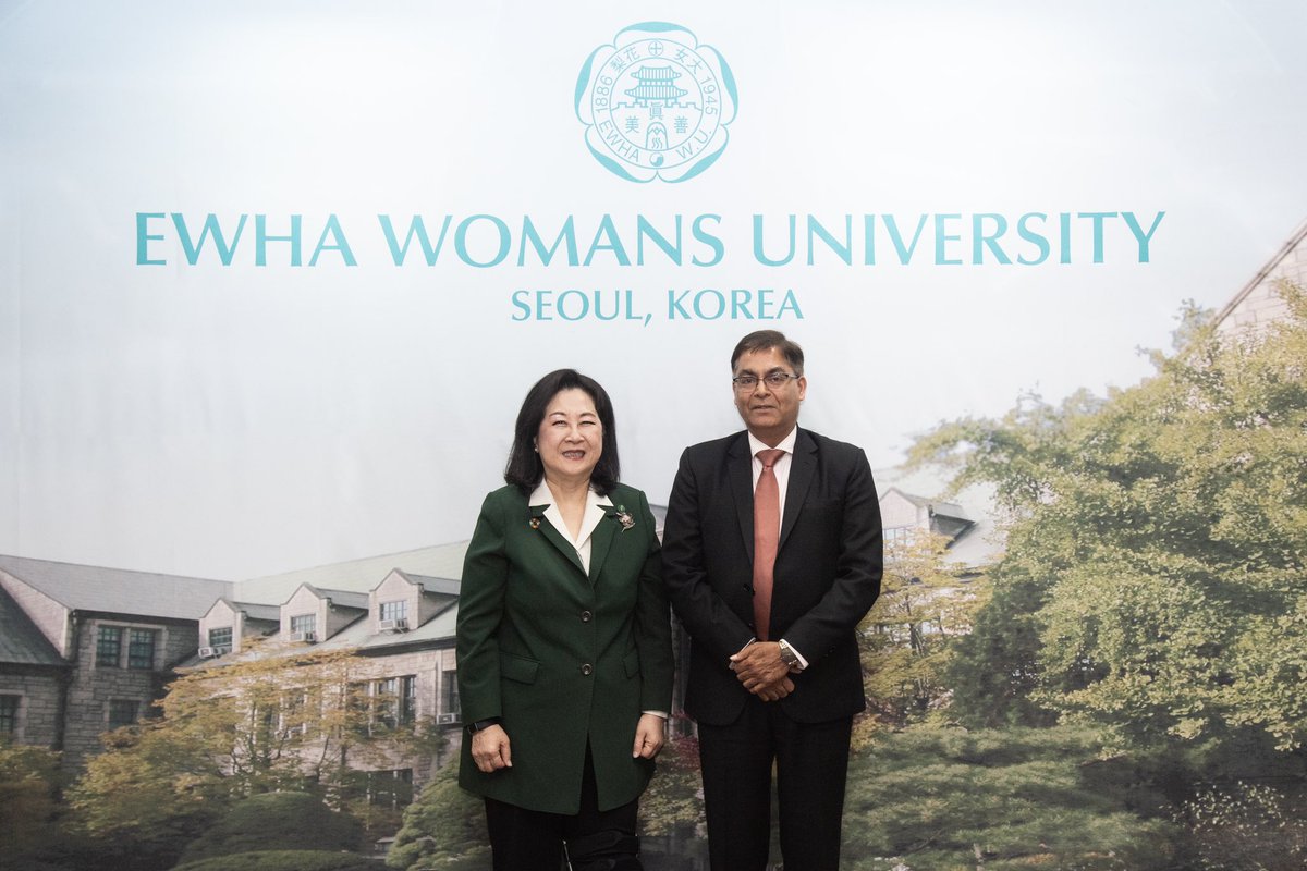 Wonderful conversation w/Dr. Eun-Mee Kim, President, Ewha Women’s University. We discussed enhancing university research & academic linkages with focus on #womeninSTEM. Underlined role of such ties in forging P2P exchanges & sustainable 🇮🇳-🇰🇷 partnership. #NEP2020 #HigherEd