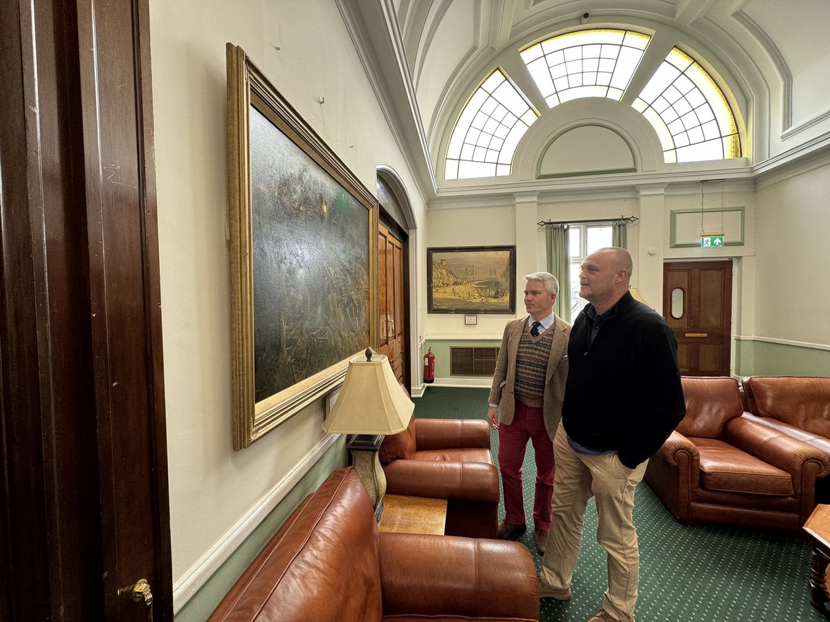 Comedian and Historian @almurray has arrived at Brompton Barracks where he will visit the barracks, meet staff & record an episode of the @WeHaveWaysPod at the @REMuseum later today! 

@RE_Hist_Society
@Inst_RE 

#royalengineers #MilitaryHistory