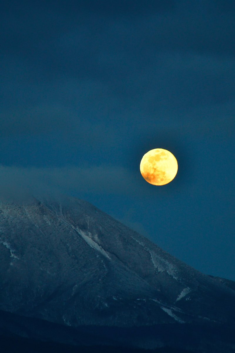 夕暮れ　夜の帳　変わりゆく空
#写真撮ってる人と繋がりたい
#ファインダー越しの私の世界
#キリトリセカイ
#東京カメラ部
#tokyocameraclub
#photo_travelers
#nikoncreaters
#nikon
#d500