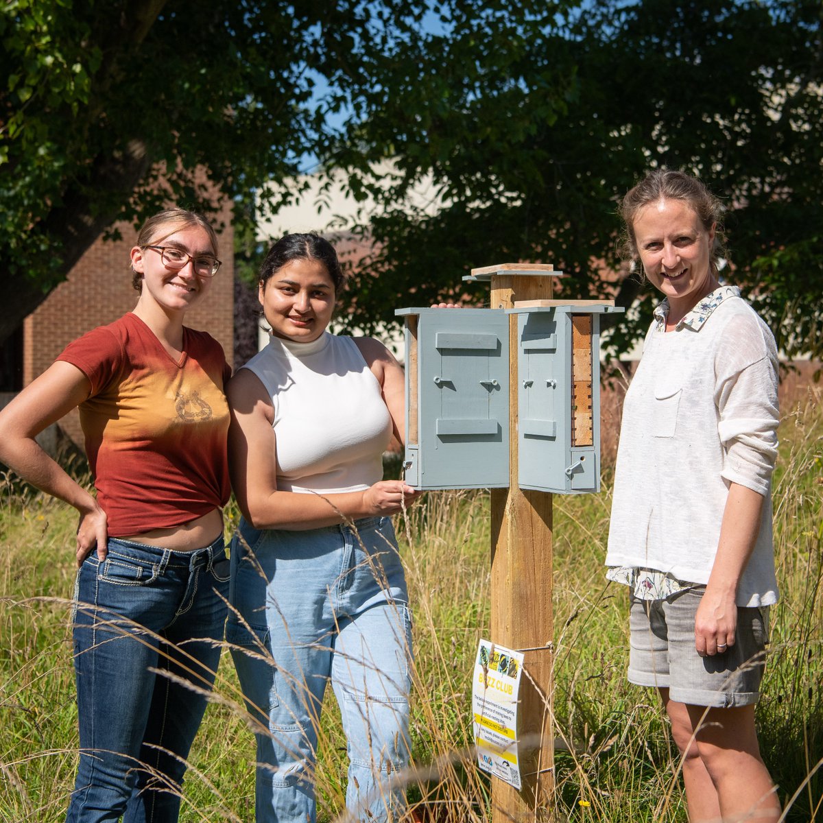 'Art is an amazing way to think and learn about the landscape and nature around us.' Read more about the marathon effort by Team Sussex student, staff and alumni cyclists and runners to fund biodiversity projects on campus 🌎💚 ow.ly/pbc050RkX4I #EarthDay #BrightonMarathon