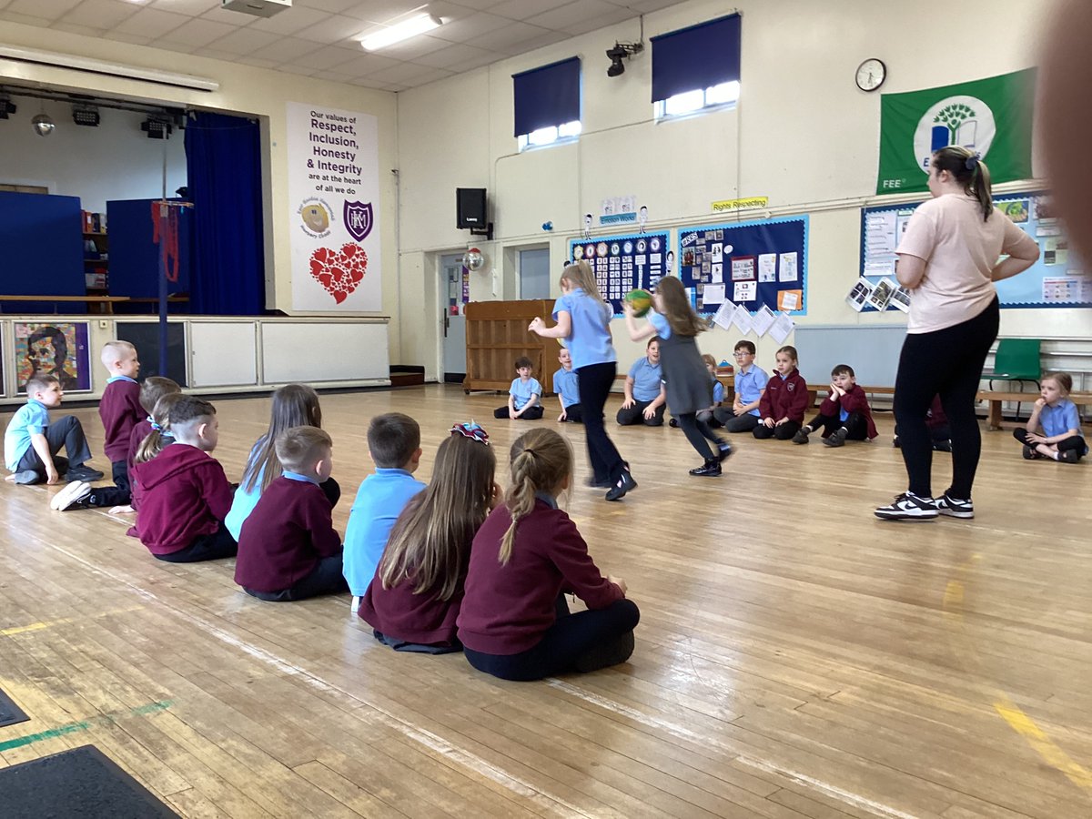 At lunchtime today our P2/3 pupils enjoyed their first Basketball session with Emma from NLTitans! @NLASC_Lauren @NLTitansEH