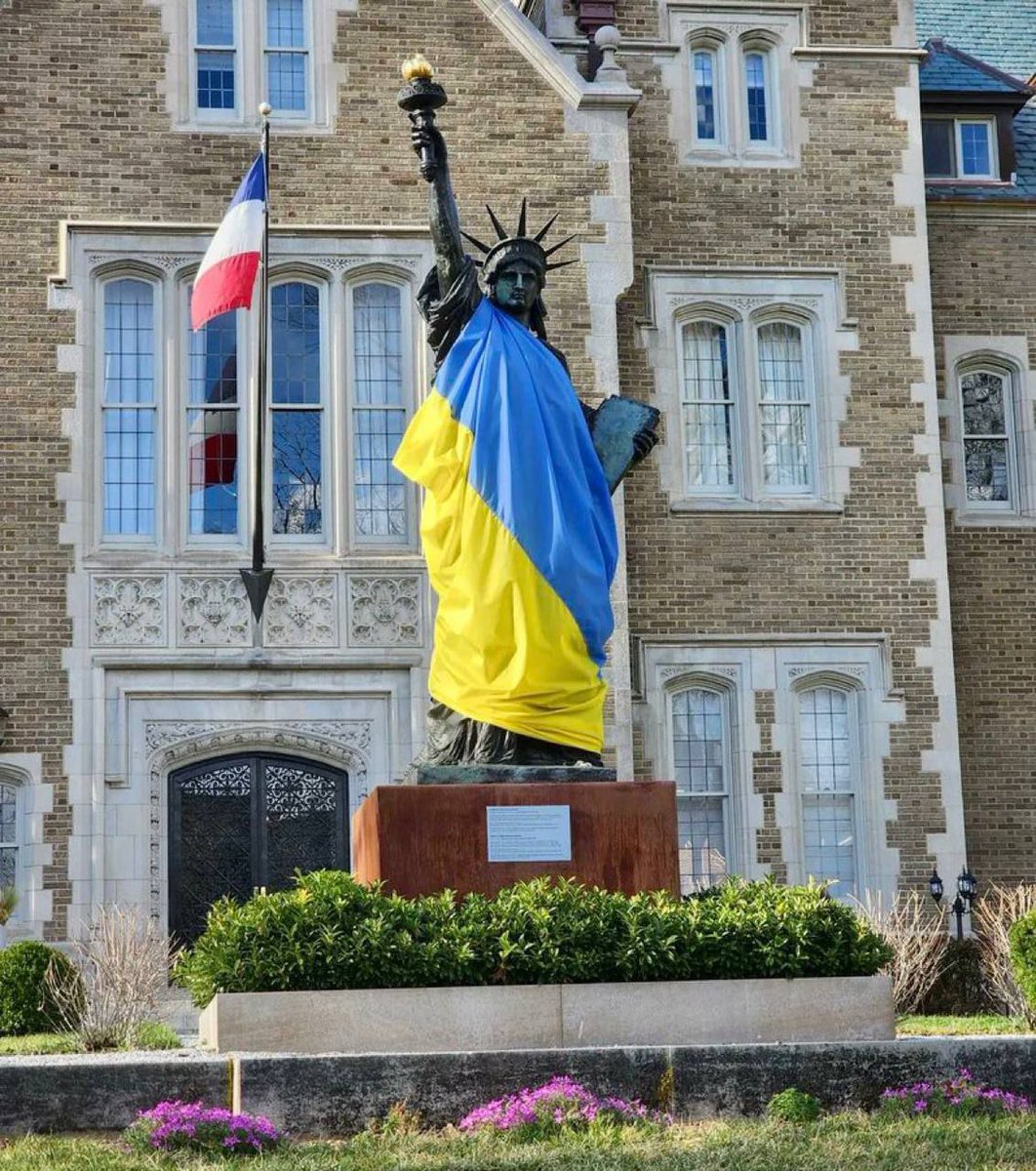 Residence of the French Embassy in Washington, DC! 💙💛 21.04.2024 #Washington #French #Ukrainian #Ukraine #photo