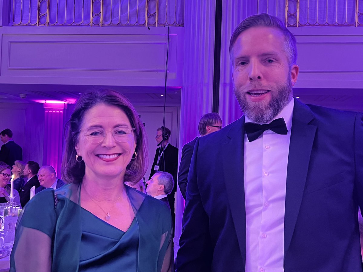 #felixburdaaward 
Lynch-Klassentreffen @RHuneburg @UniklinikBonn und Prof. Rita Schmutzler @UKKoeln 🏆@BurdaStiftung weiter geht’s @XgegenKrebs @DKG_Berlin @NCT_HD @DKFZ @BMBF_Bund @BMG_Bund