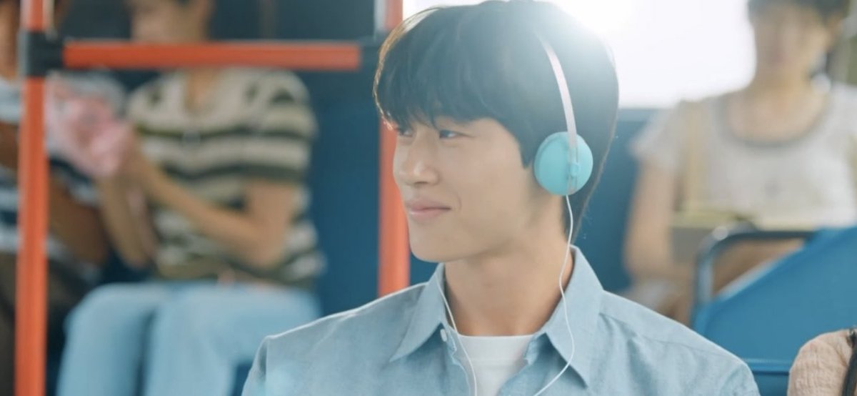 kdramacheese's tweet photo. LOOK AT THE SMILE HE'S TRYING SO HARD TO HIDE. SOMEONE'S DOWN BADDDD 🤭

 #LovelyRunnerEp5 #LovelyRunner https://t.co/mTvDXW7H7U