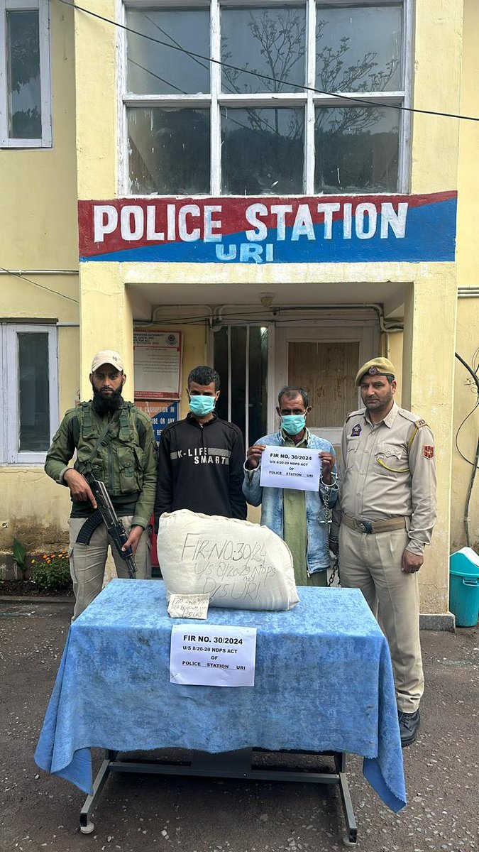Police arrests 2 drug peddlers in Choolan Uri, Baramulla; 3.80 Kgs of Cannabis Powder & 20 Grams of Charas Contraband like substances recovered. @JmuKmrPolice @KashmirPolice @DIGBaramulla @DCBaramulla @Amod_India