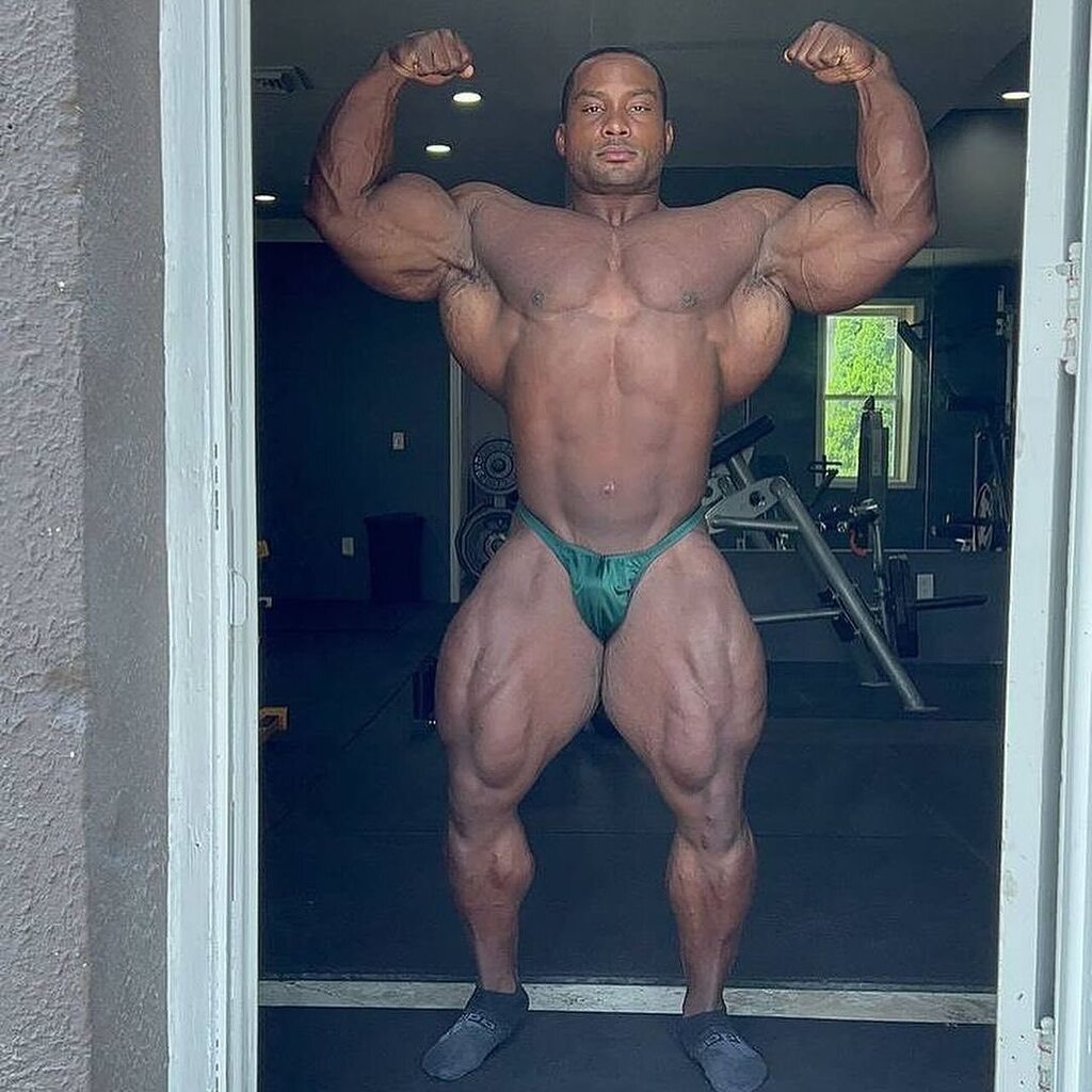 A glimpse into what’s coming from @carlos_thomasjr_ 💪🏻💪🏻💪🏻

#bodybuilding #bodybuilder #fitnessvolt #fitnesslife #muscle #fv 

@andrew_vu87