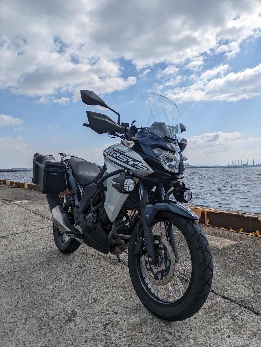 kazborn30's tweet image. 長距離を走るバイク
そして長距離を走れるバイク
#VERSYS
#自分のバイクを貼って簡単に紹介しよう