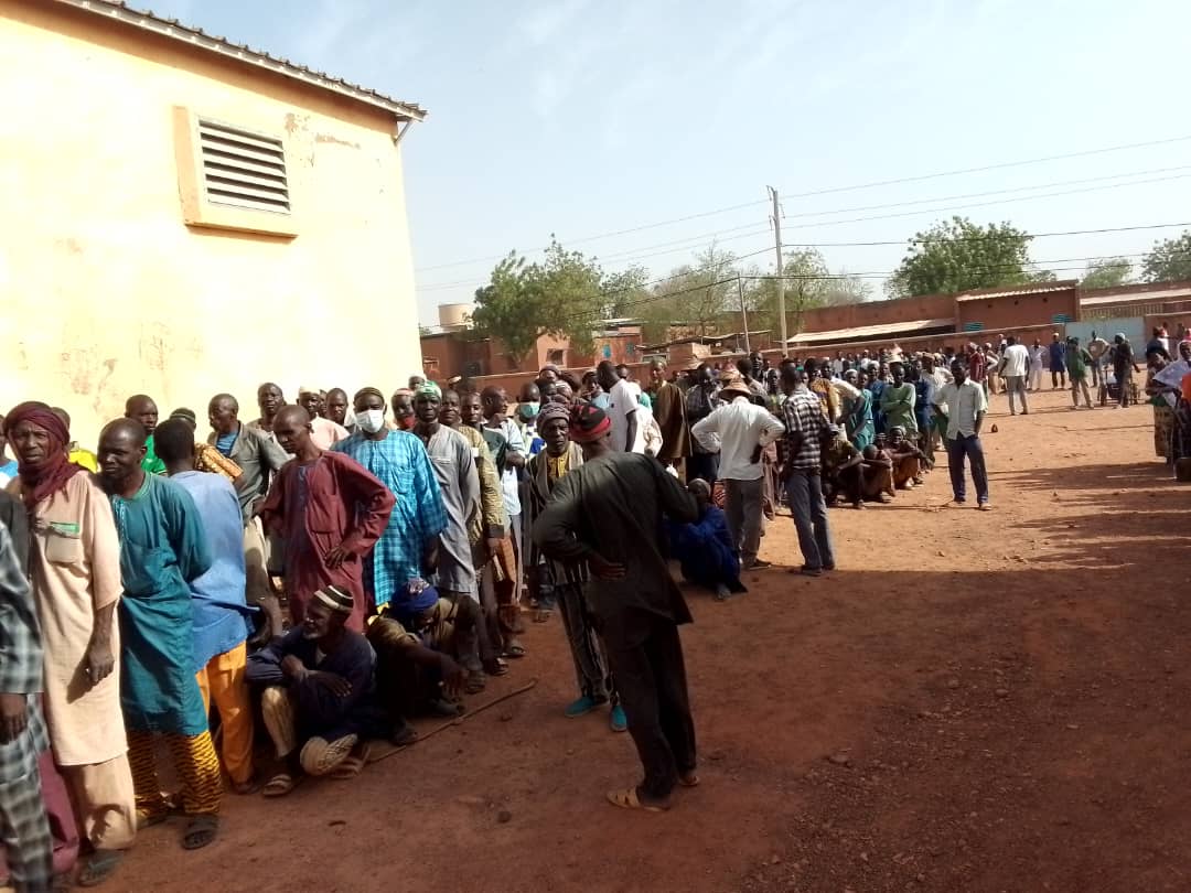 TiladoAbga's tweet photo. #Burkina Le magasin public de vente de vivres à prix social de la #Sonagess rouvre ses portes, aprÚs plusieurs années pour cause de #terrorisme. Véritablement ouf pour les populations. #Lwili #TL226 https://t.co/Q1zf1U4pux