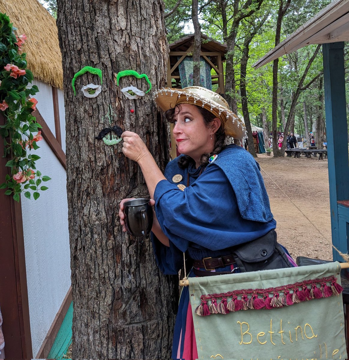 They said Bettina Bawdeville was barking up the wrong tree, but she absolutely mustache him a question. 

#renfaire #renfest @sherwoodfaire