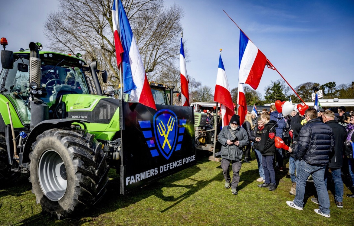 Locatie: #Brussel, datum: 4 juni, aanleiding: #Stemzeweg. Of het nu Derogatie, Green Deal of Klimaatwaanzin is: #Brussel zit aan de knoppen. We pakken de #EU terug! Van 6 tot 9 juni. En 4 juni is dat de boodschap: Game over voor de slopers uit #Brussel!