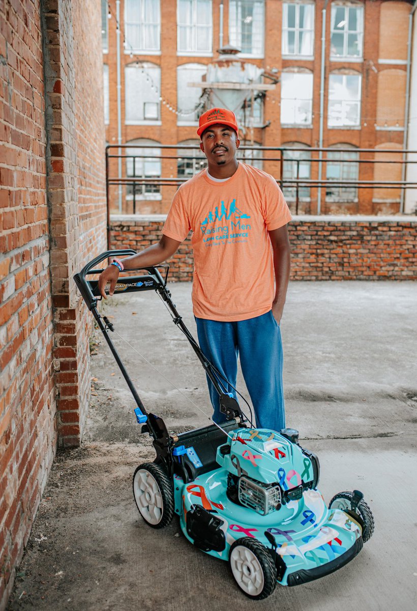 iamrodneysmith's tweet image. Hey @Delta ,  For the last 15 days I’ve been traveling across the country mowing in each state for  different causes to raise awareness. I’m nearing the end of the lower 48. I was wondering if I could hitch a ride to the last two states to visit my last two causes . 

Ps. The…