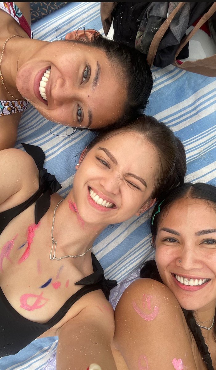 Aulia Sarah, Claresta Taufan, and Maudy Effrosina, stars of ‘BADARAWUHI DI DESA PENARI’, stun in throwback vacation photos.
