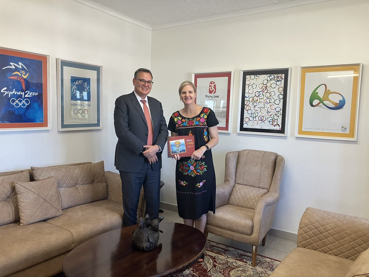 Productive bilateral meeting just now with Hon. Minister of Sports, Recreation, Arts and Culture, Dr. Kirsty Coventry @KirstyCoventry, to discuss collaboration in the arts and culture sector in #Zimbabwe and #Switzerland.