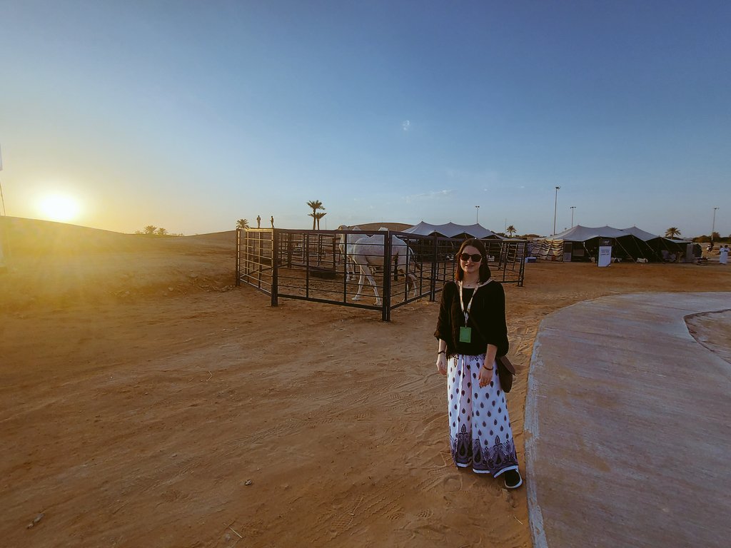 Lauren Constance tweet media