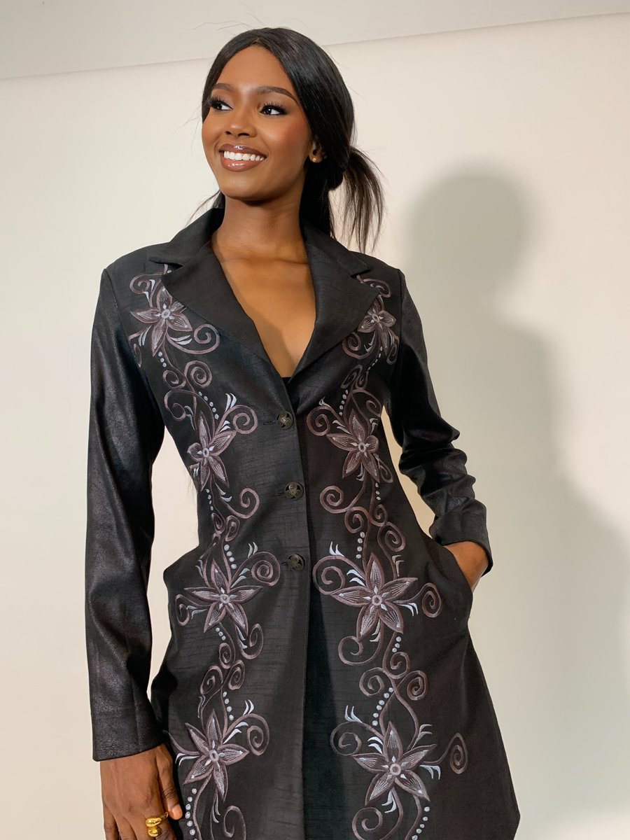 Sales!! 😍😍
Embroidered Jacket
Size 10
Price: N30,000

Note: All sales are final! No refunds❌ No exchange❌

#SaleAlert #Discounts #LimitedTimeOffer #ShopNow #SpecialOffer #DealOfTheDay #Savings #ShopTillYoUDrop #SalesEvent #explore #explorepage