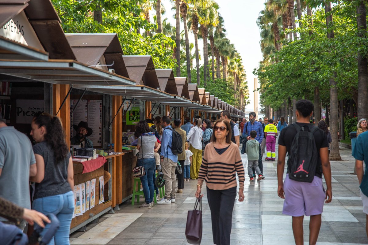 📚 La <a href="/FLibroAlmeria/">Feria Libro Almería</a>  crece en ventas, afluencia y asistencia a los actos en sus nuevas fechas.
👉🏽 Desde la dirección estiman un crecimiento en facturación de entre el 10 y el 15% y una media del 75% de asistencia en los aforos de los actos.
#AlmeriaEScultura <a href="/aytoalm/">Ayuntamiento de Almería</a> @windcruz