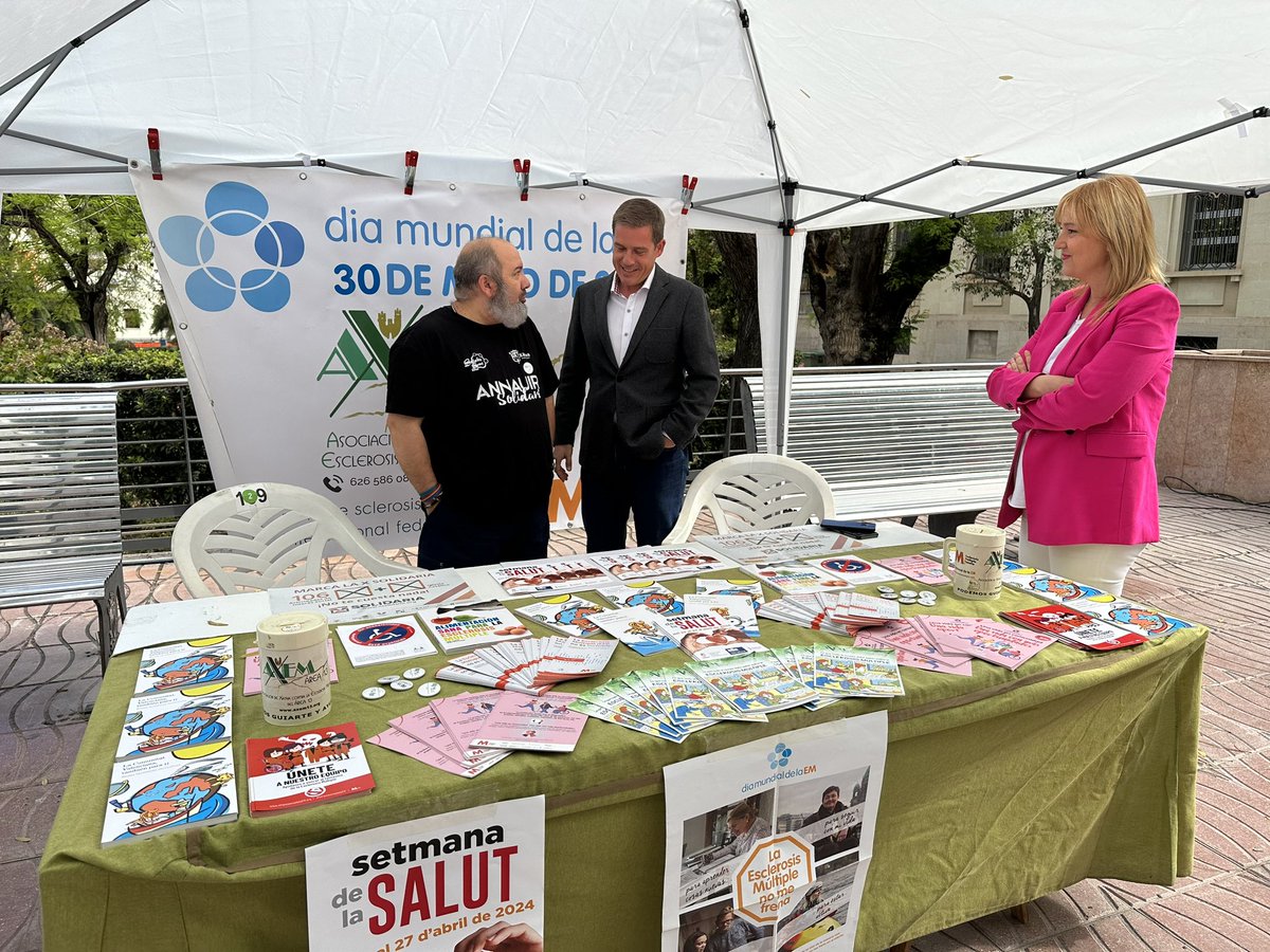 rogerxativa's tweet photo. 🍎 Amb la Fira de la Salut celebrada hui a l’Albereda hem començat una sèrie d’activitats que s’allargaran fins dissabte, emmarcades en la Setmana de la Salut. https://t.co/owdXpIwSqo