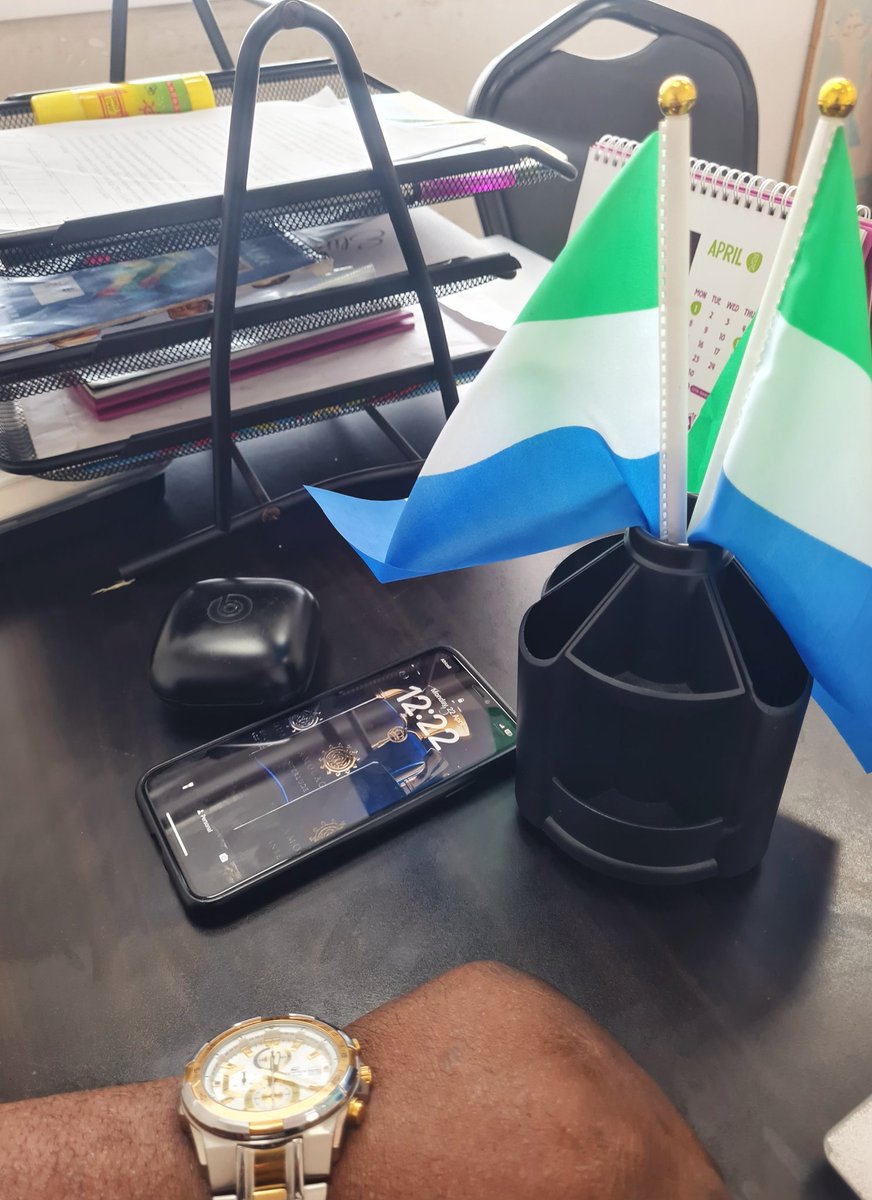 Kamanda_Koroma_'s tweet photo. Me don begin celebrate Independence sef.
#TheFlag
#ThePrivileged https://t.co/MMkgKZAjmW