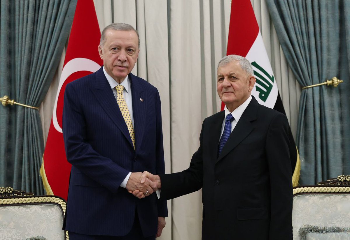 Cumhurbaşkanı Erdoğan, Bağdat’ta Irak Cumhurbaşkanı Abdullatif Reşid ile bir görüşme gerçekleştirdi. Görüşmede Türkiye ve Irak ikili ilişkileri, İsrail’in #Gazze’ye yönelik saldırıları, bölgesel ve küresel meseleler ile terörle mücadele konuları ele alındı. #perletti #SonDakika