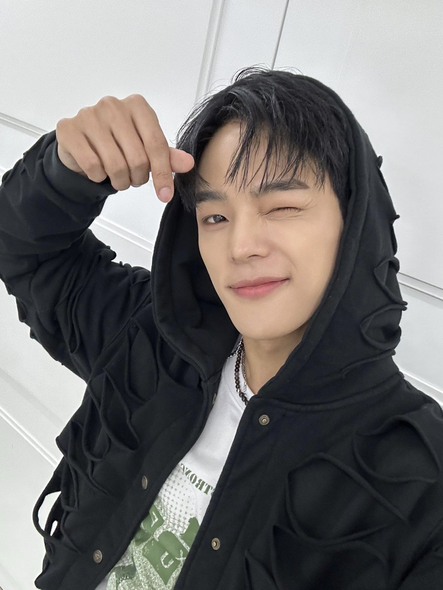 woooojinn's tweet photo. [#우진] 컵스💙 오늘 라이브 즐거웠어ㅎㅎ 이번 활동도 기대해줘!👍 https://t.co/odoUvzg3We