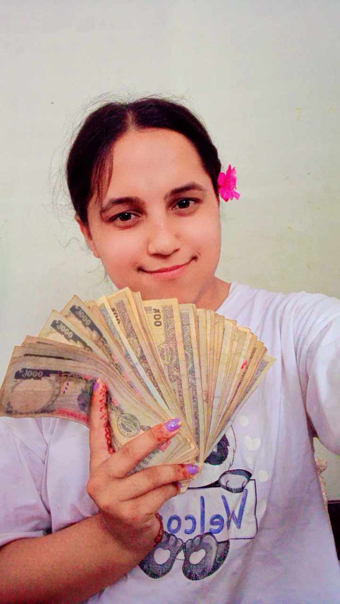 Rozeeparazulyy's tweet image. पैसा मनको एक त्यस्तो  भोजन हो जुन जति खायो त्यतिनै भोक बढ्दै जान्छ💰
#helloeveryone