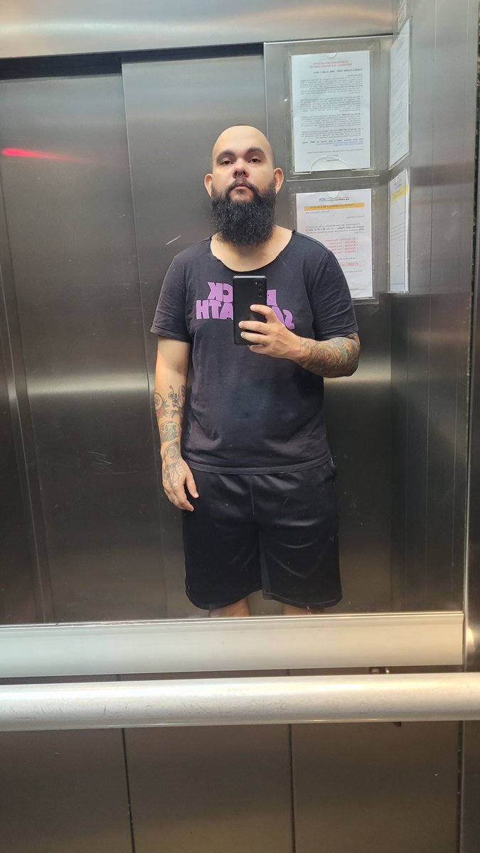 willoftheone's tweet image. Skin de véi do rock tentando ser saudável depois de anos de excesso